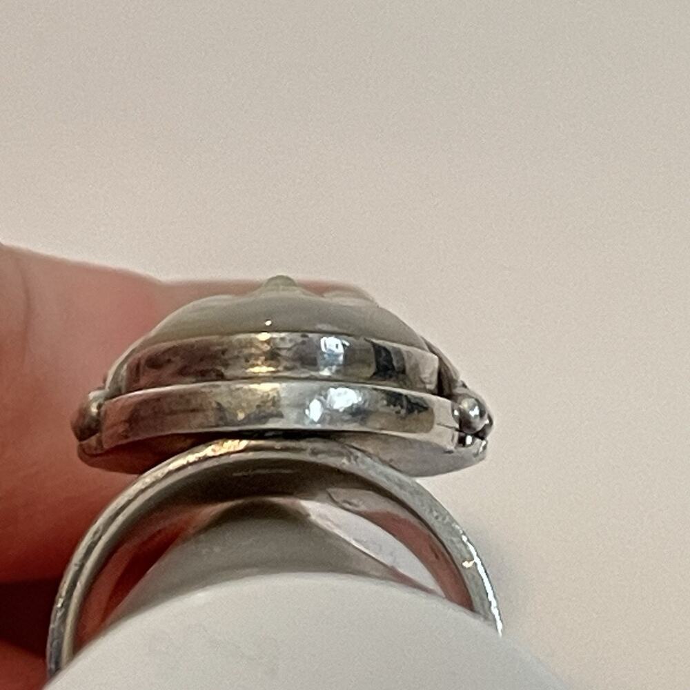 Sajen Sterling Silver Mother Of Pearl Ring - Picture 5 of 12